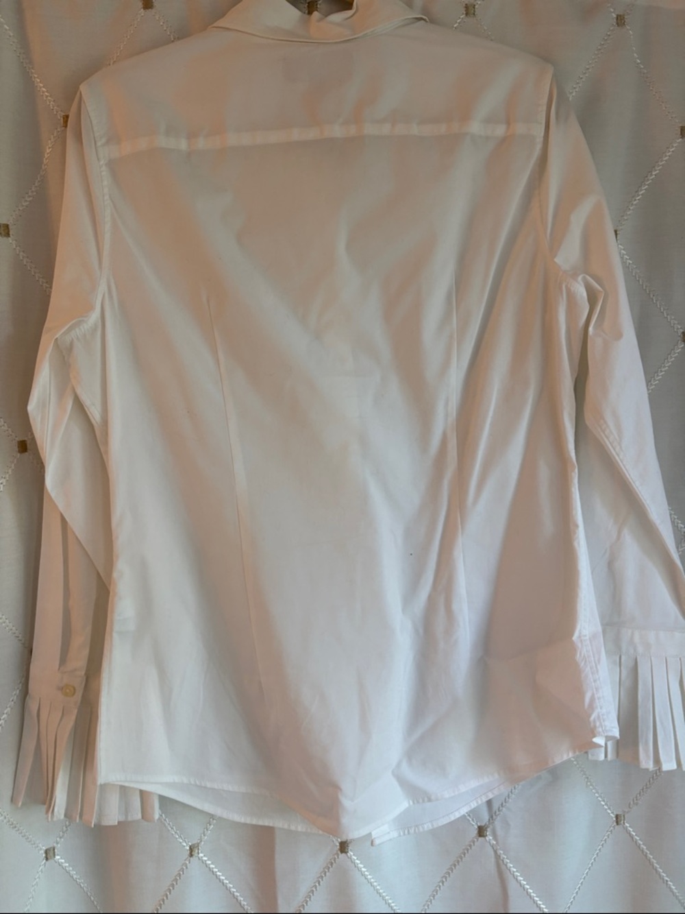 Banana Republic White Pleated-Cuff Button-Up Shirt - Picture 3 of 6